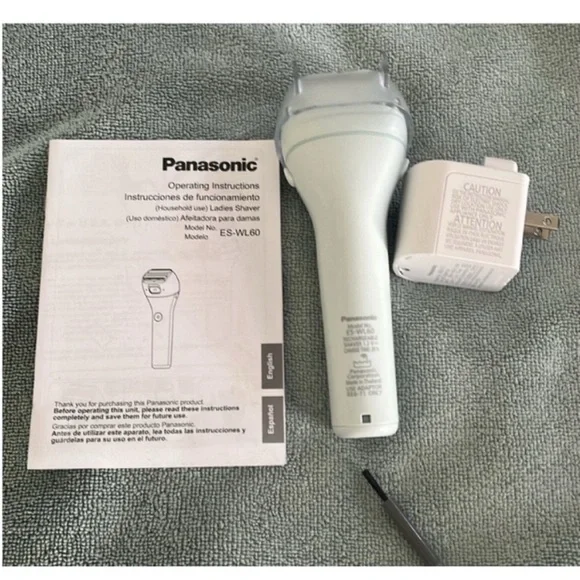 Panasonic rechargeable White Electric Shaver - Picture 3 of 3